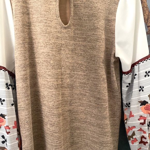 Gorgeous Contrast Sleeve Top - Picture 3 of 6